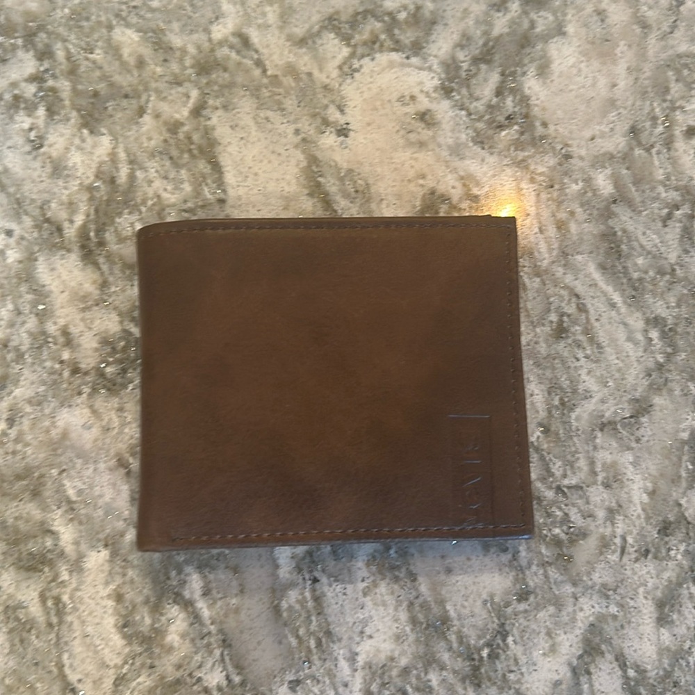 Levi’s leather wallet like new